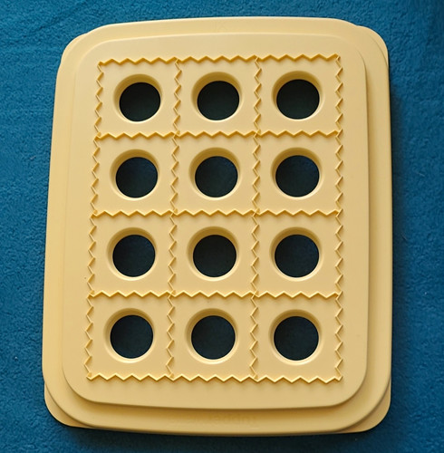 Tupperware ravioli maker - tupperware,