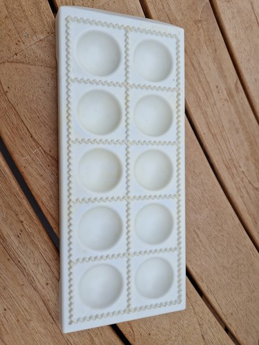 Ravioli form von - von, de